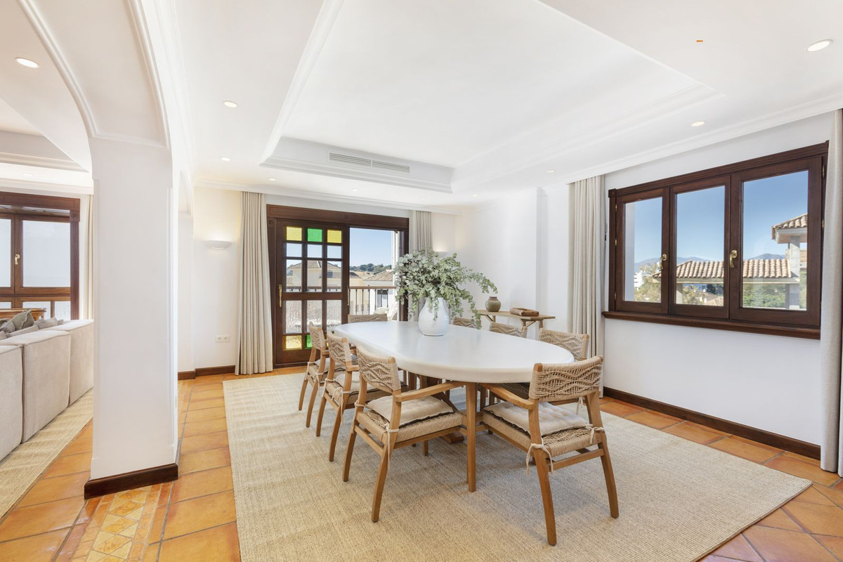 Huis te koop in Nueva Andalucía | 4 slaapkamers H5530219