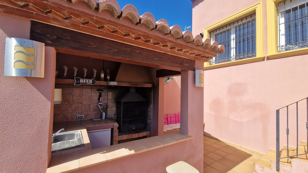 Vrijstaande Villa te koop in Orba | 5 slaapkamers H5063545