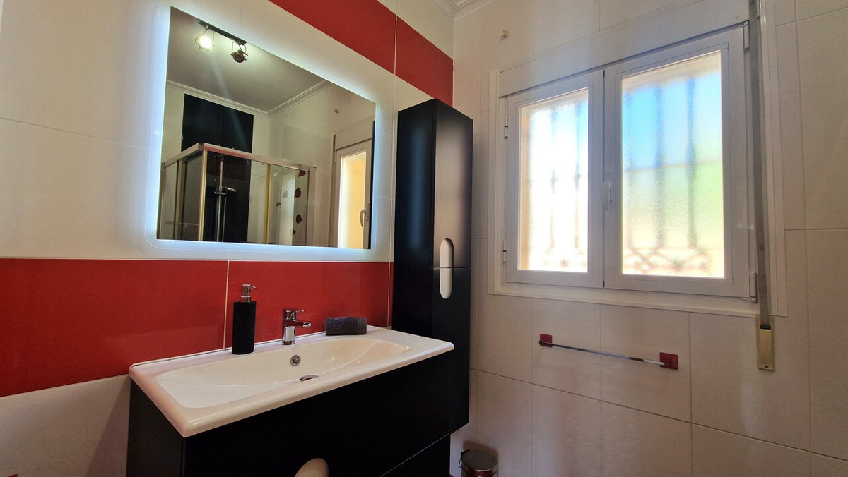 Vrijstaande Villa te koop in Orba | 5 slaapkamers H5063545