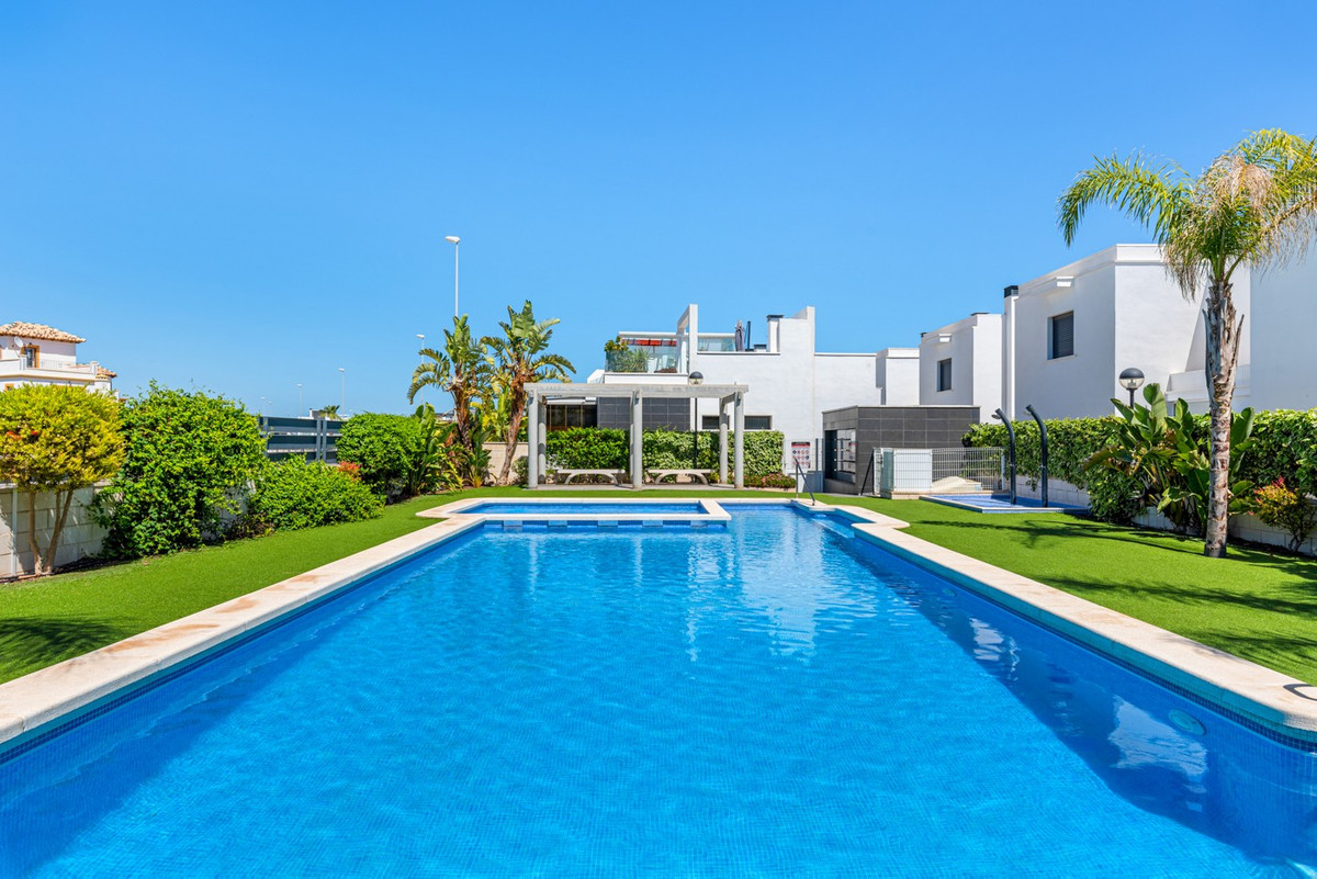 Bungalow te koop in Orihuela Costa | 2 slaapkamers H5332543