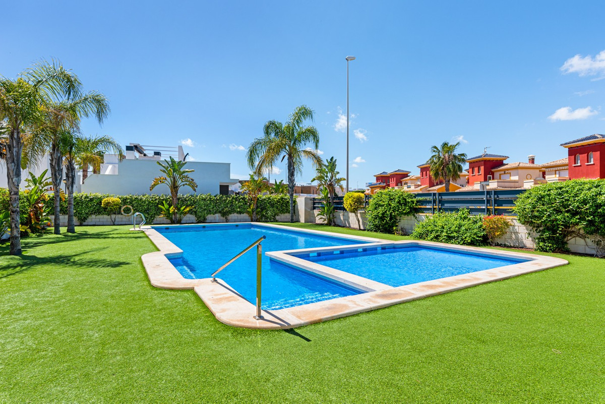 Bungalow te koop in Orihuela Costa | 2 slaapkamers H5332543