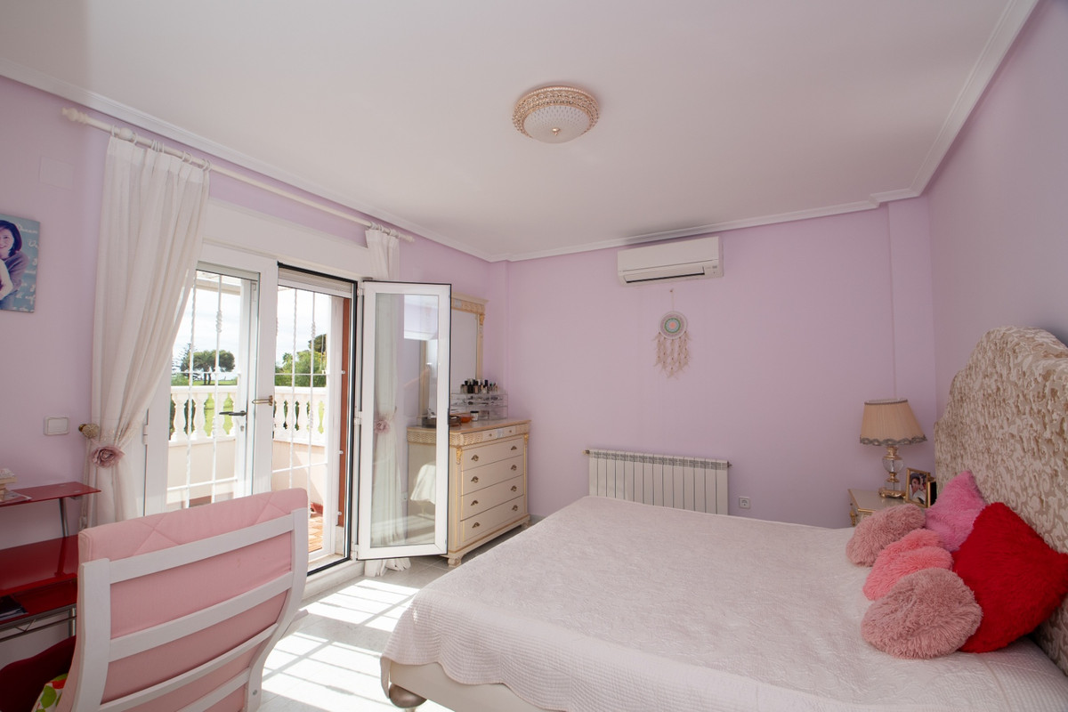 Huis te koop in Orihuela Costa | 4 slaapkamers H5375110