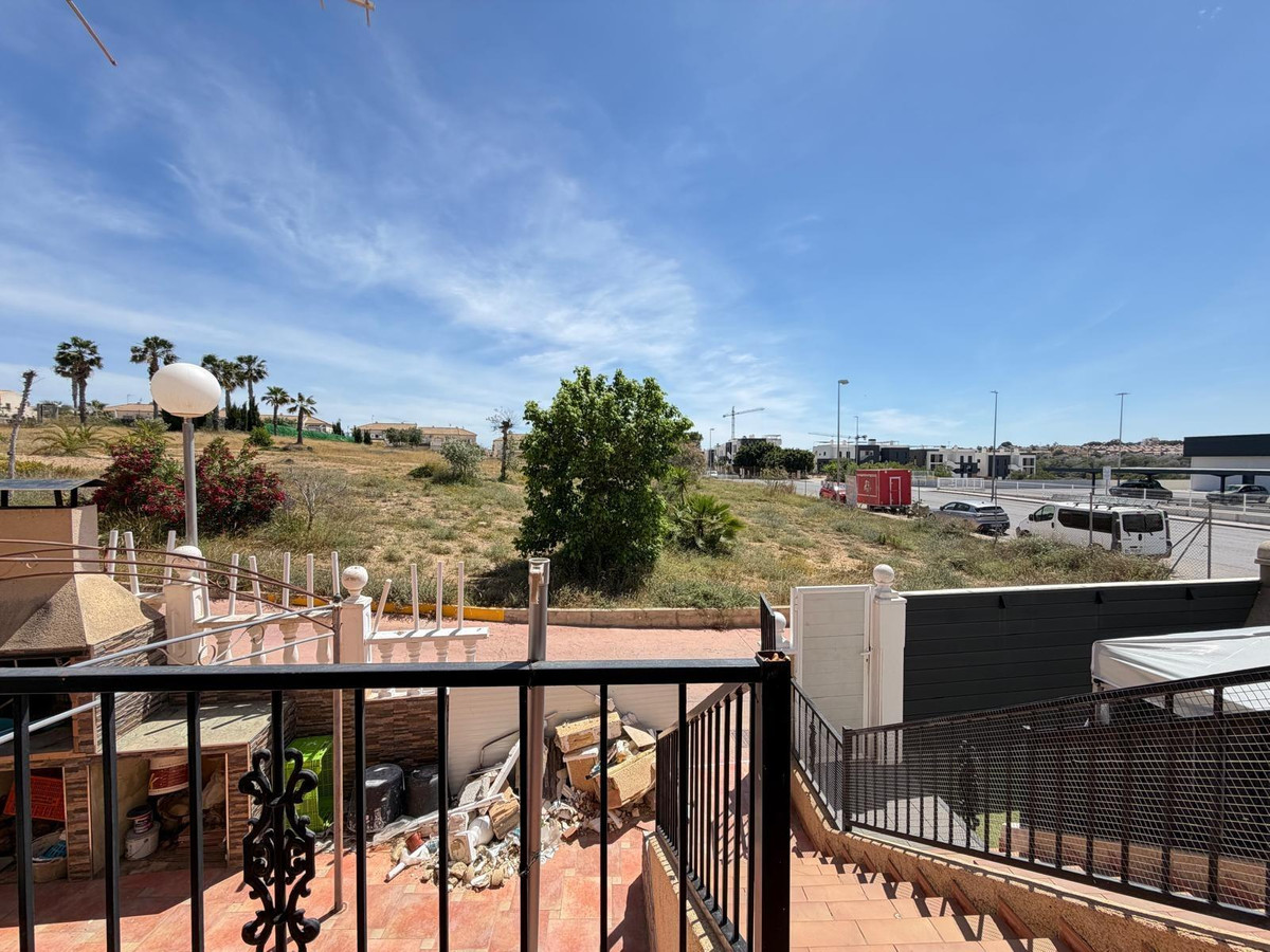 Bungalow te koop in Orihuela Costa | 2 slaapkamers H5378425