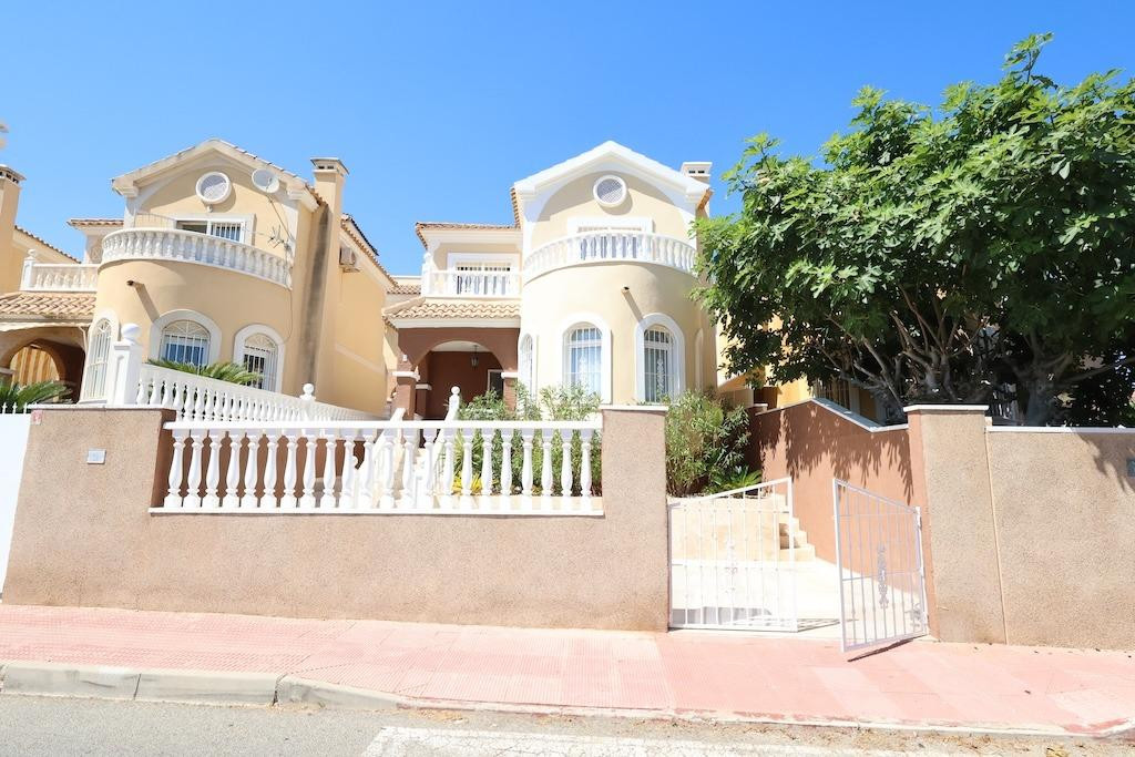 Huis te koop in Orihuela Costa | 3 slaapkamers H5434159