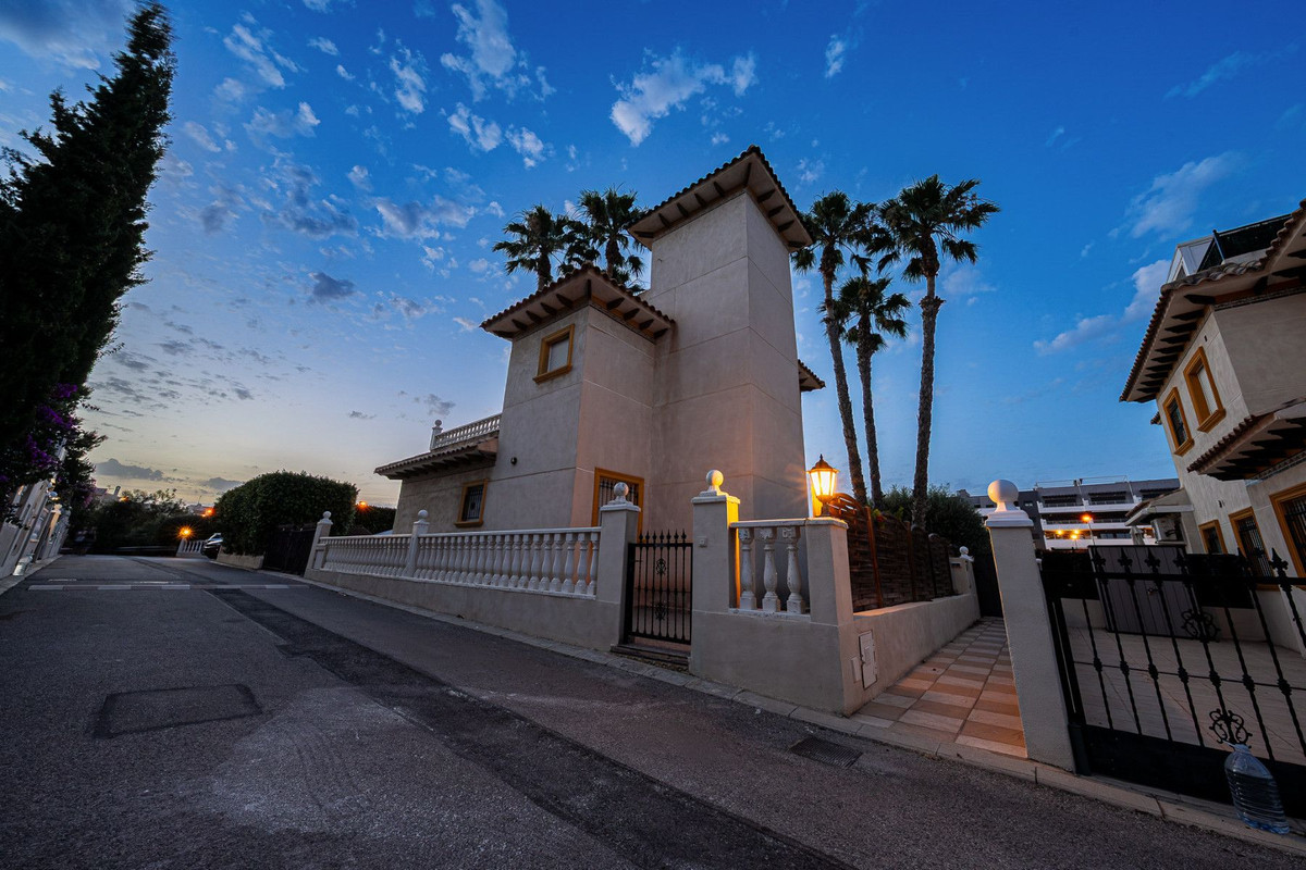 Huis te koop in Orihuela Costa | 3 slaapkamers H5497246