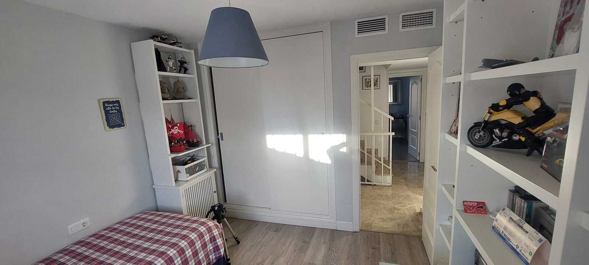 Semi-Vrijstaande Villa in Pedregalejo-11