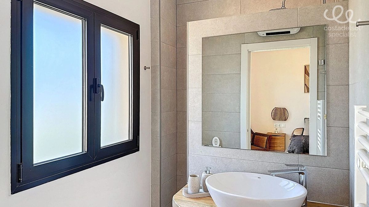 Finca - Cortijo te koop in Periana | 7 slaapkamers H5118910