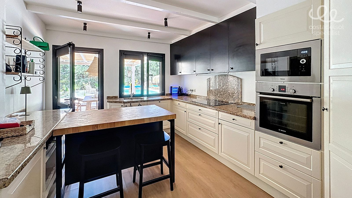 Finca - Cortijo te koop in Periana | 7 slaapkamers H5118910