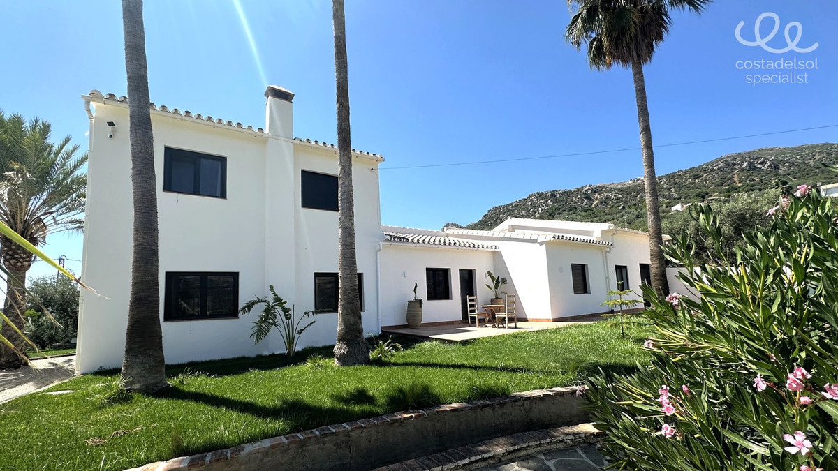 Finca - Cortijo te koop in Periana | 7 slaapkamers H5118910