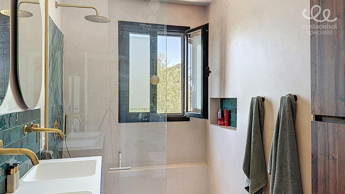 Finca - Cortijo te koop in Periana | 7 slaapkamers H5118910