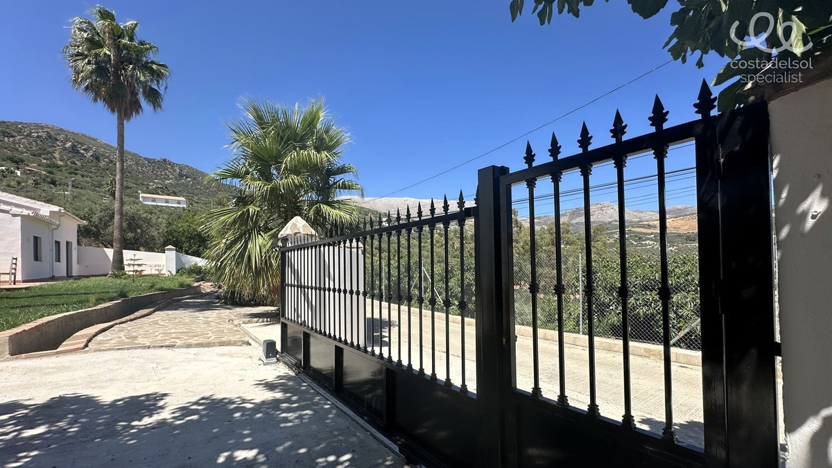 Finca - Cortijo te koop in Periana | 7 slaapkamers H5118910
