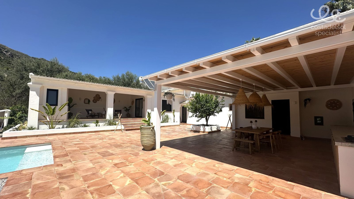 Finca - Cortijo te koop in Periana | 7 slaapkamers H5118910