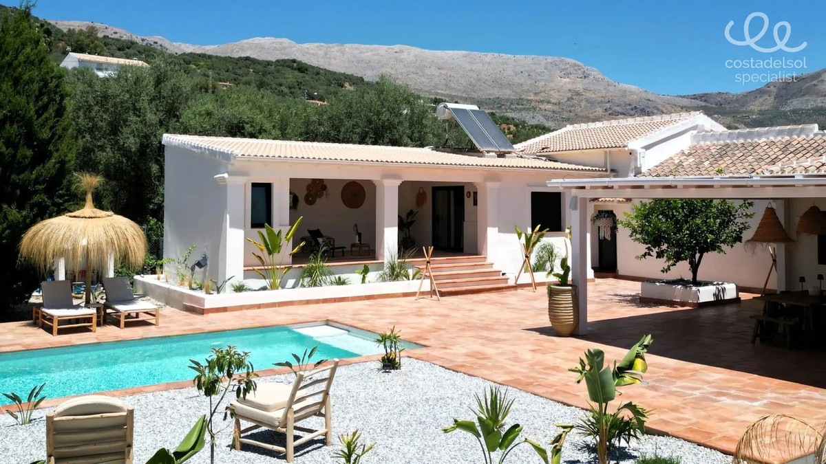 Finca - Cortijo te koop in Periana | 7 slaapkamers H5118910