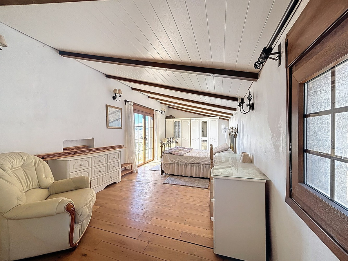 Huis te koop in Periana | 4 slaapkamers H5255137