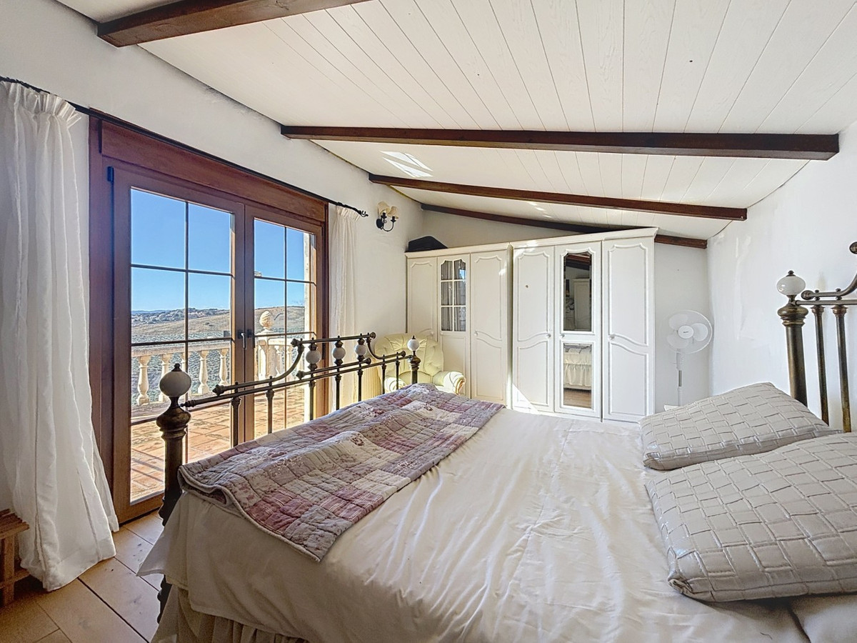 Huis te koop in Periana | 4 slaapkamers H5255137