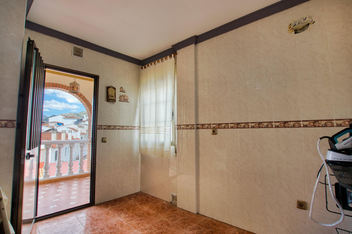 Huis te koop in Periana | 4 slaapkamers H5259586