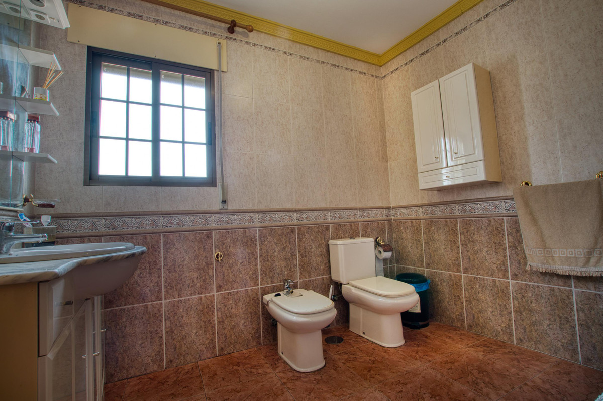 Huis te koop in Periana | 4 slaapkamers H5259586