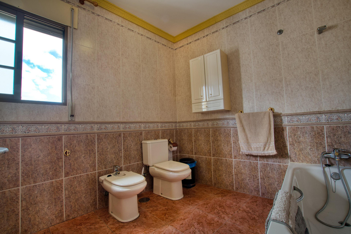 Huis te koop in Periana | 4 slaapkamers H5259586