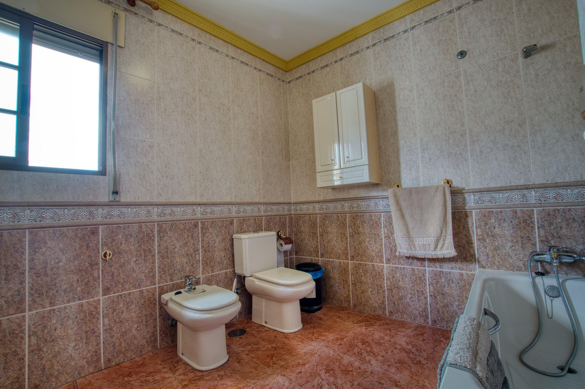 Huis te koop in Periana | 4 slaapkamers H5259586