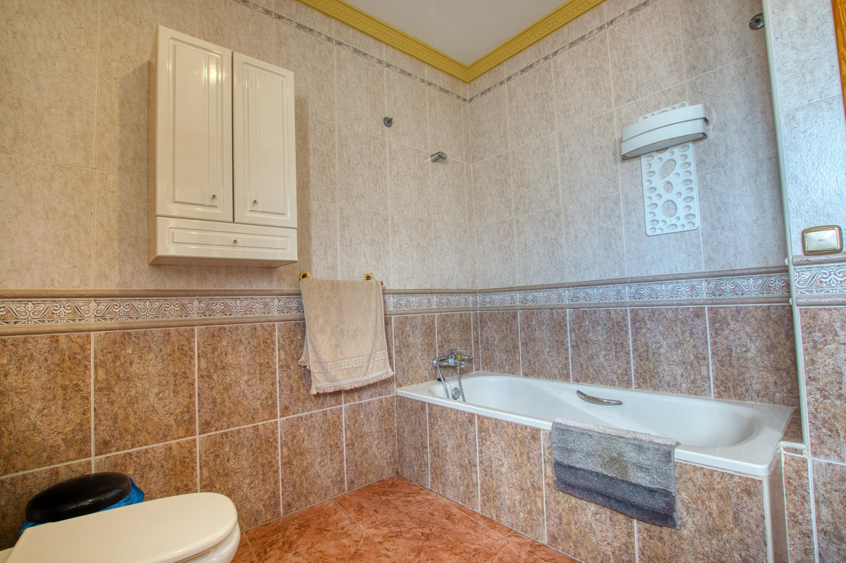 Huis te koop in Periana | 4 slaapkamers H5259586