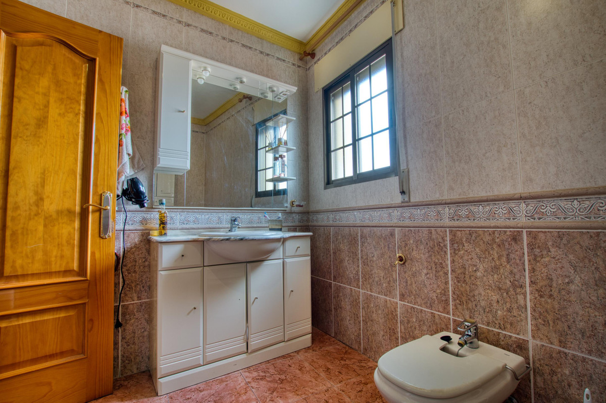 Huis te koop in Periana | 4 slaapkamers H5259586