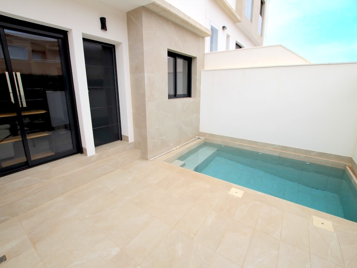 Huis te koop in Pilar de la Horadada | 3 slaapkamers H5325589