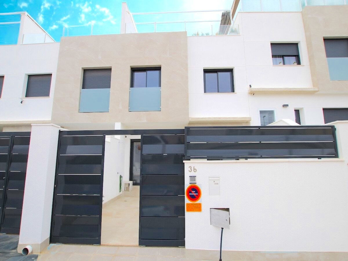 Huis te koop in Pilar de la Horadada | 3 slaapkamers H5325589