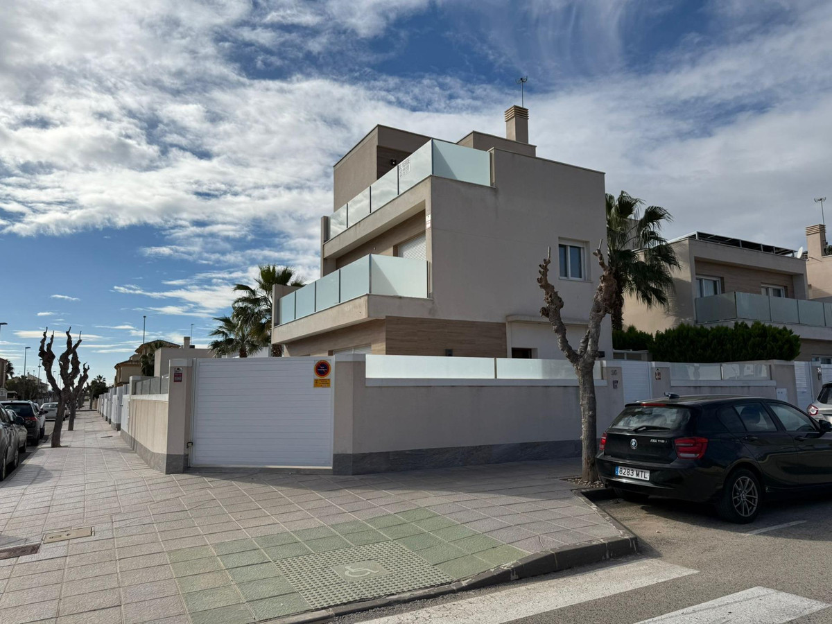 Huis te koop in Pilar de la Horadada | 4 slaapkamers H5520274