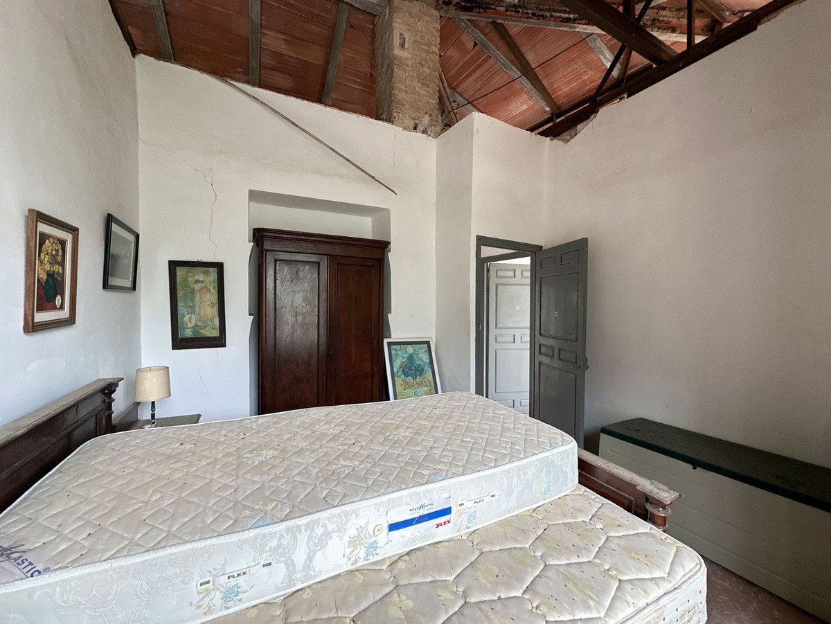 Property main view 80