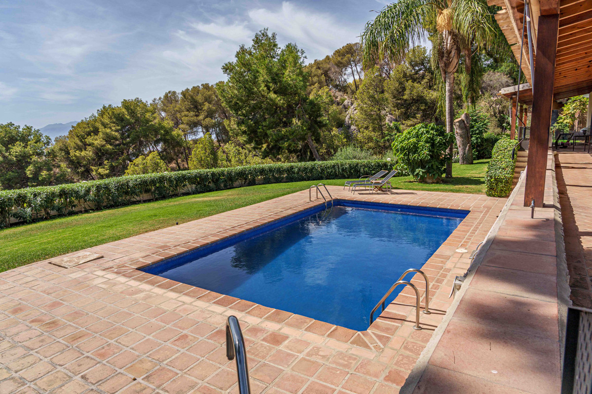 Huis te koop in Pinares de San Antón | 5 slaapkamers H5073520