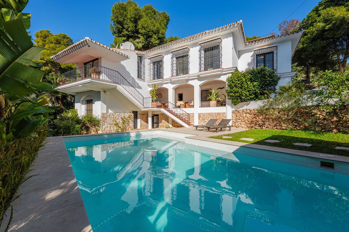 Huis te koop in Pinares de San Antón | 4 slaapkamers H5387341