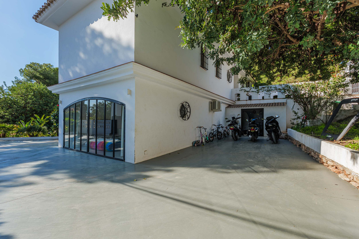 Huis te koop in Pinares de San Antón | 4 slaapkamers H5387341