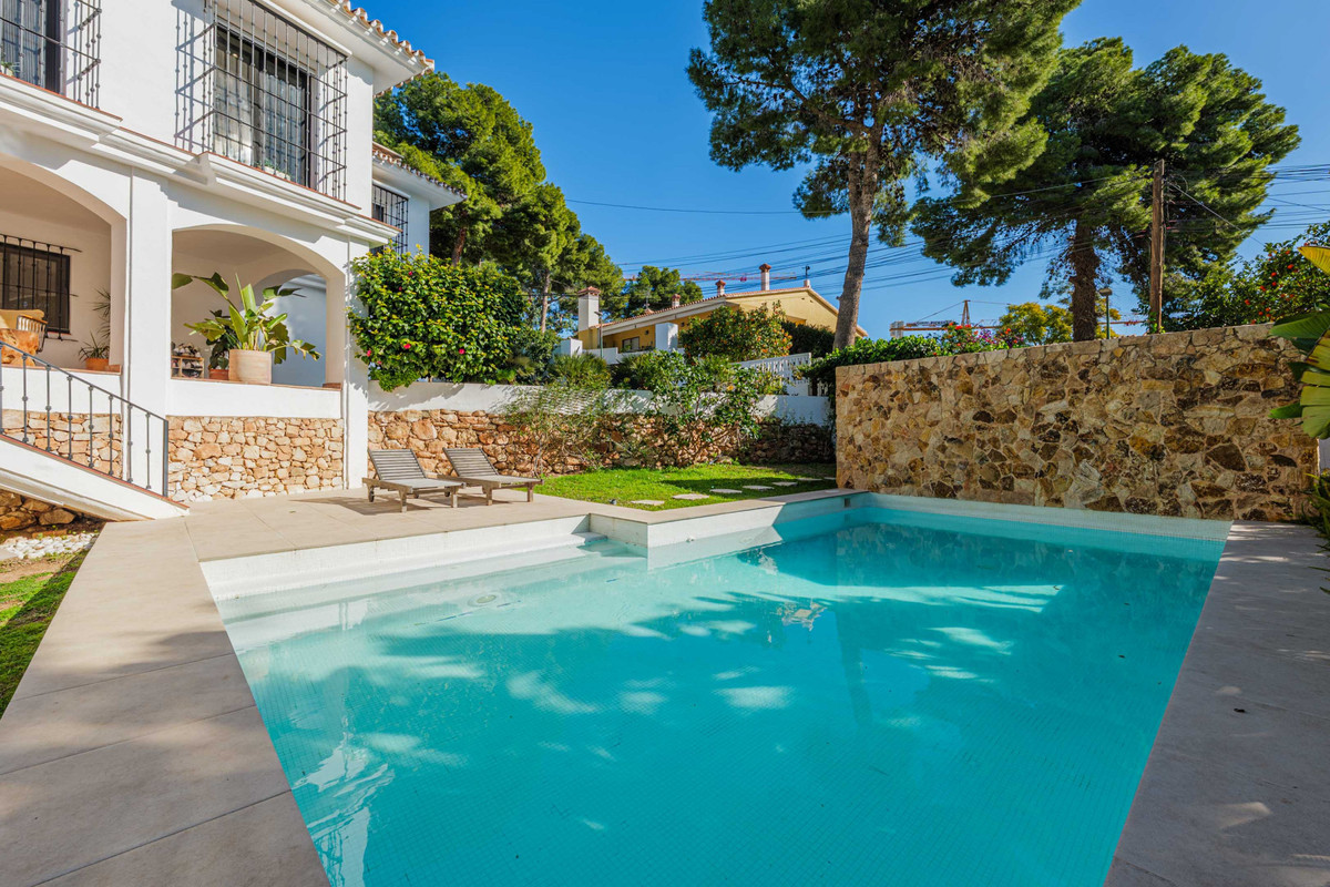 Huis te koop in Pinares de San Antón | 4 slaapkamers H5387341