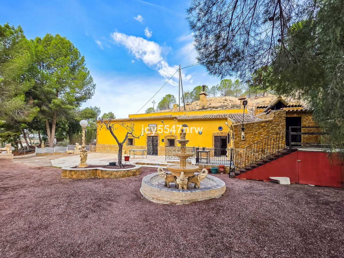 Cave House te koop in Pinoso | 4 slaapkamers H5423350