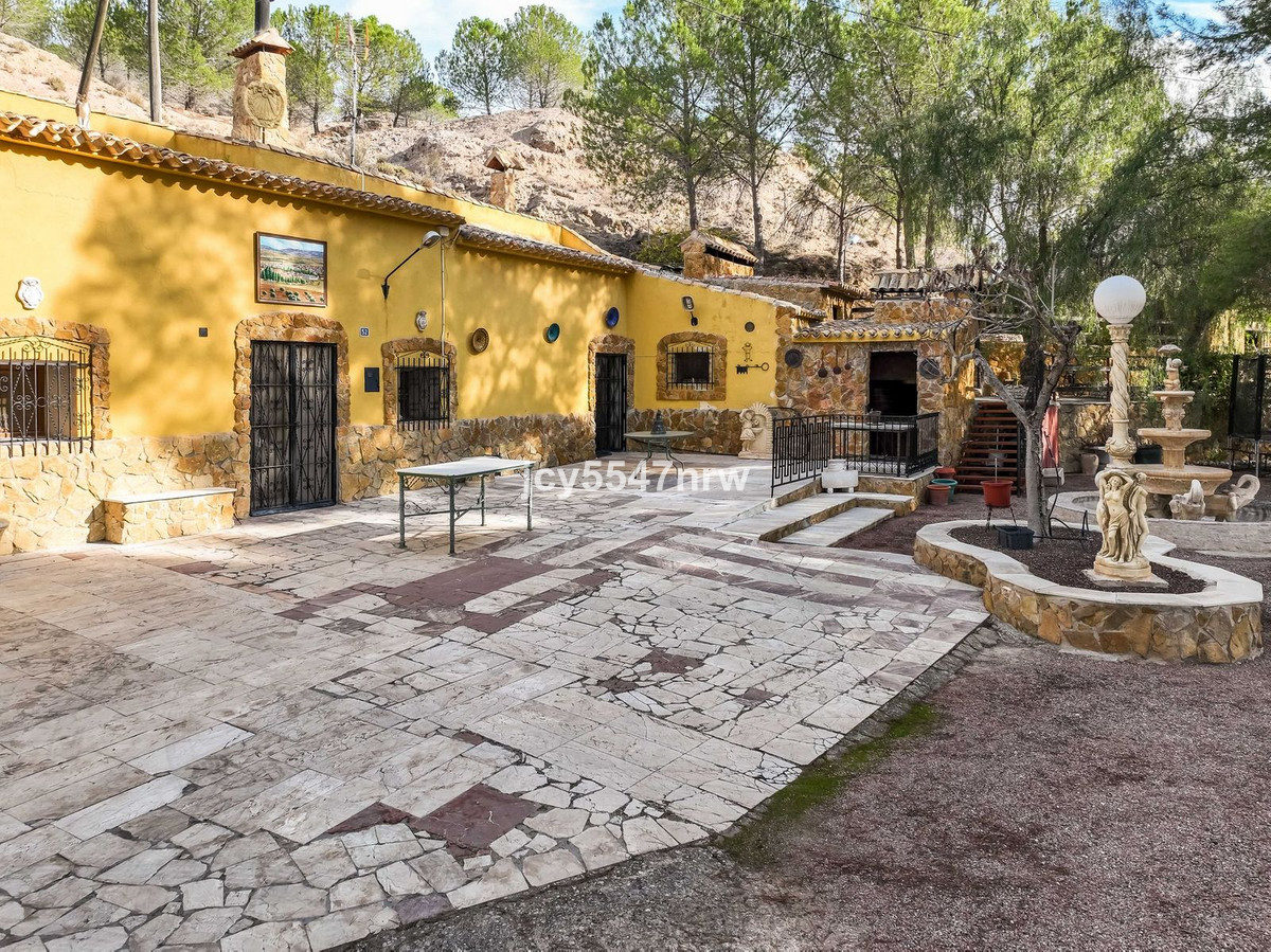 Cave House te koop in Pinoso | 4 slaapkamers H5423350