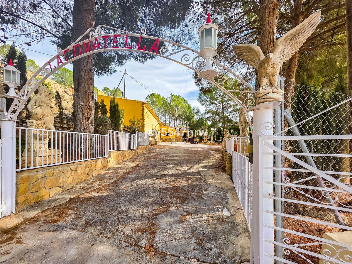 Cave House te koop in Pinoso | 4 slaapkamers H5423350