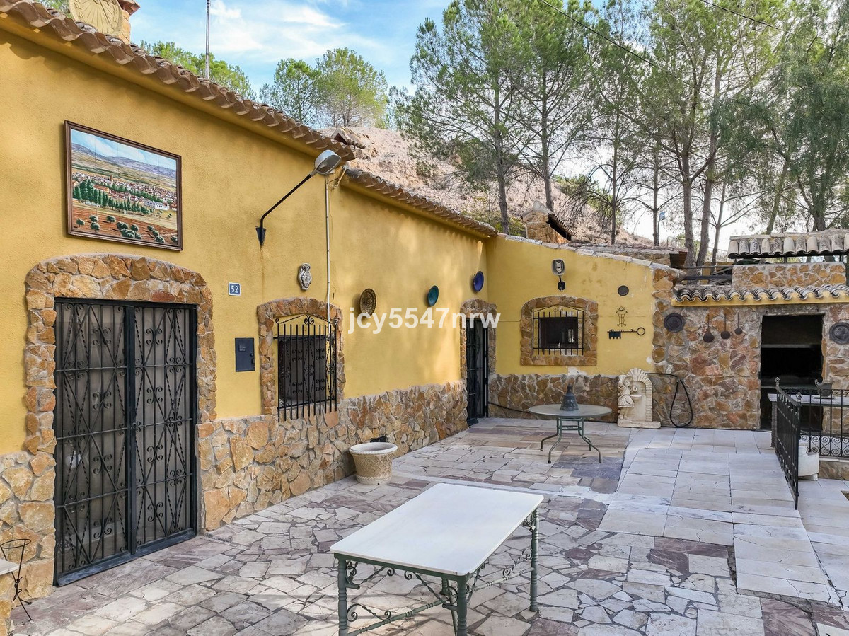 Cave House te koop in Pinoso | 4 slaapkamers H5423350
