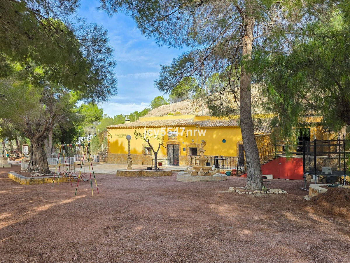 Cave House te koop in Pinoso | 4 slaapkamers H5423350