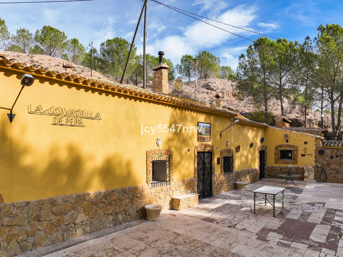 Cave House te koop in Pinoso | 4 slaapkamers H5423350