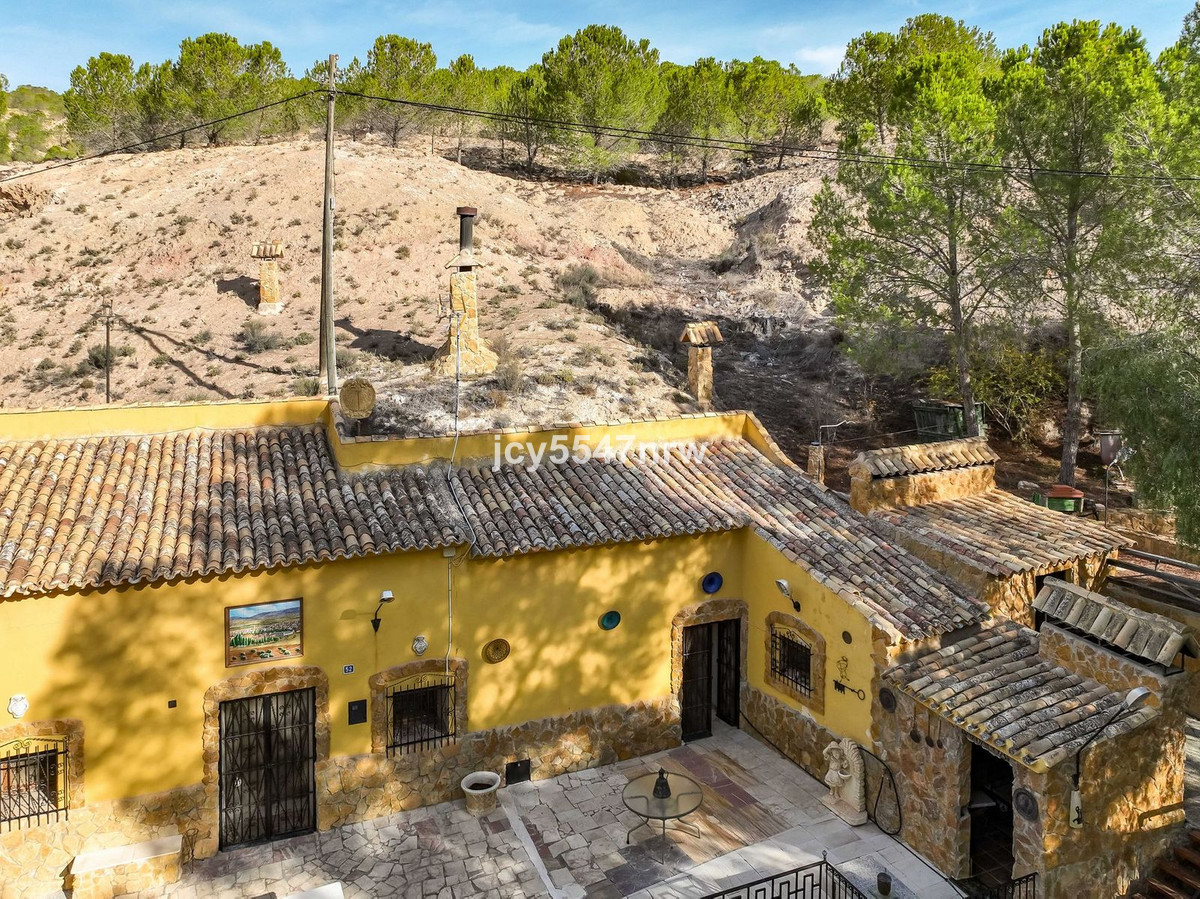 Cave House te koop in Pinoso | 4 slaapkamers H5423350