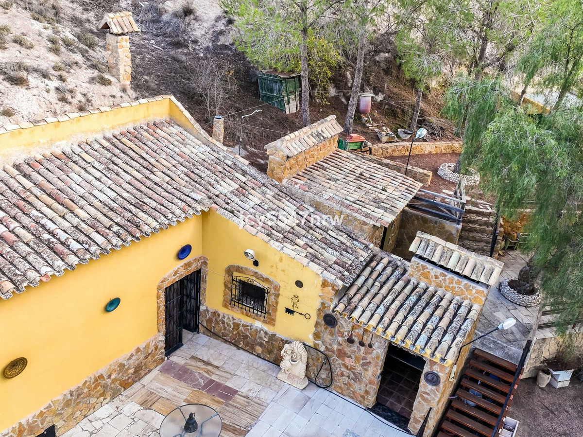 Cave House te koop in Pinoso | 4 slaapkamers H5423350
