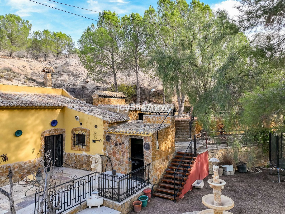 Cave House te koop in Pinoso | 4 slaapkamers H5423350