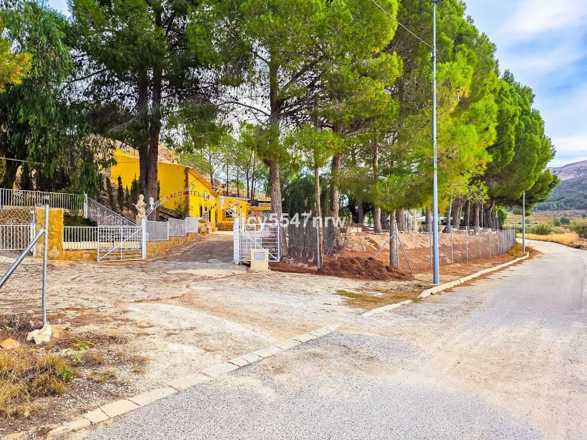 Cave House te koop in Pinoso | 4 slaapkamers H5423350
