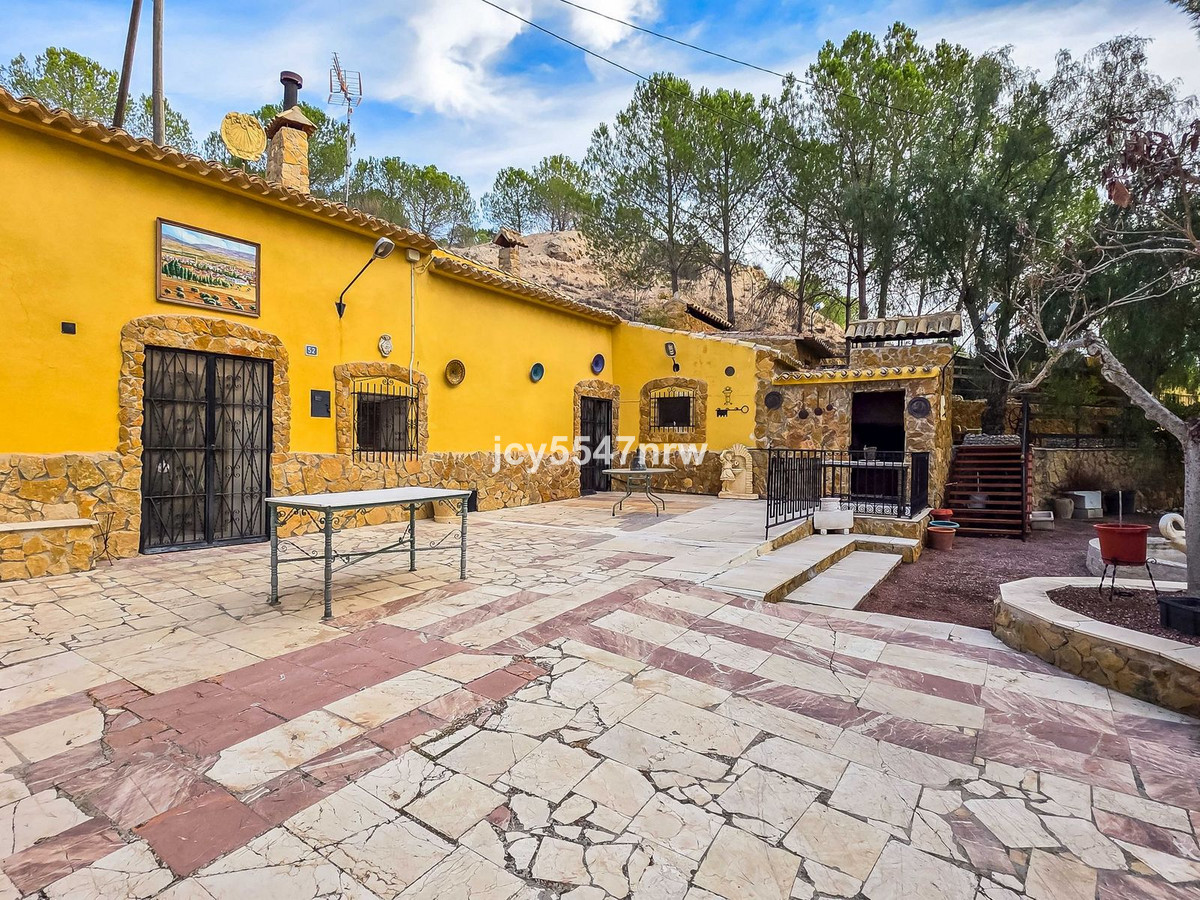 Cave House te koop in Pinoso | 4 slaapkamers H5423350