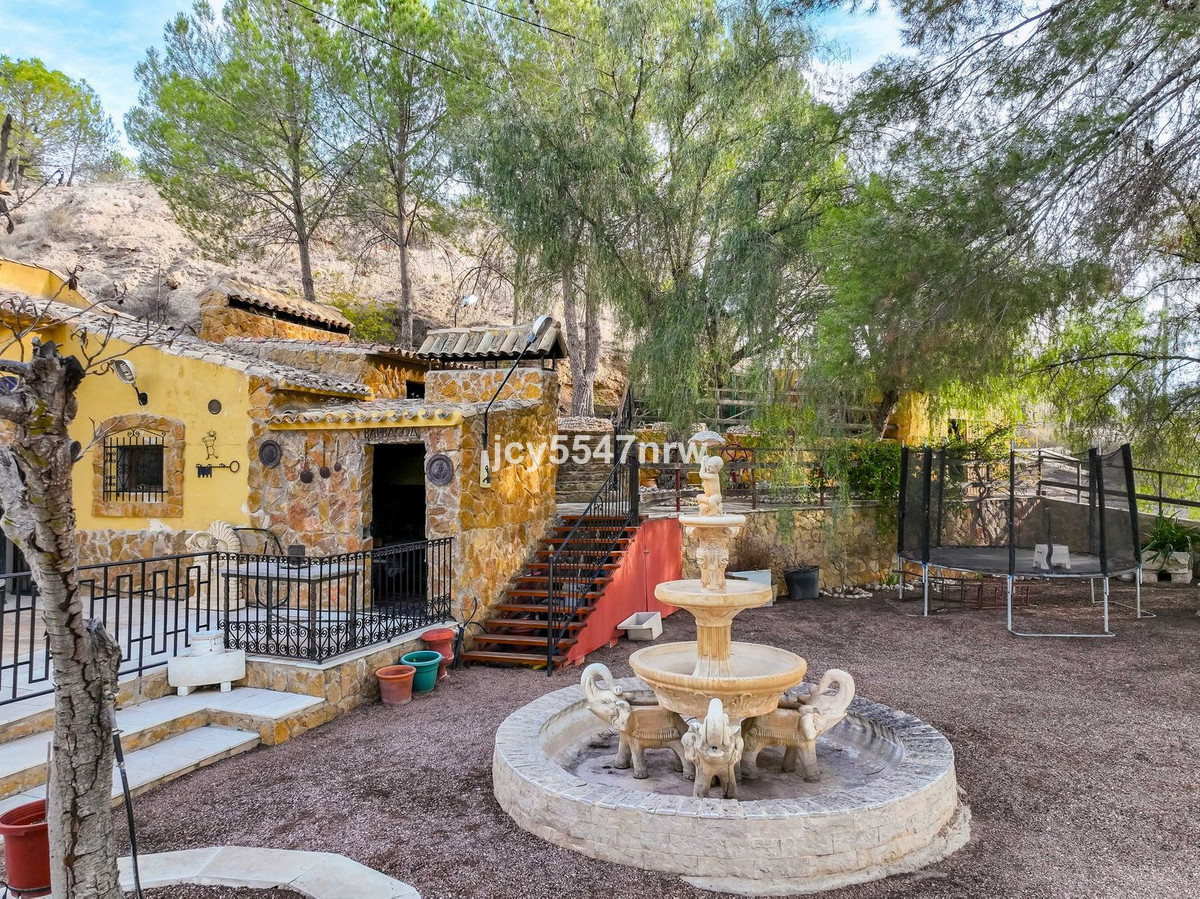 Cave House te koop in Pinoso | 4 slaapkamers H5423350
