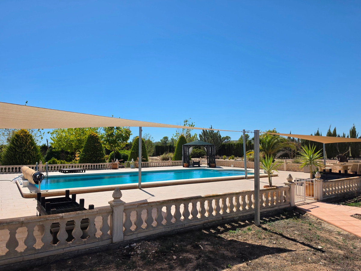 Vrijstaande Villa te koop in Pinoso | 4 slaapkamers H5509123