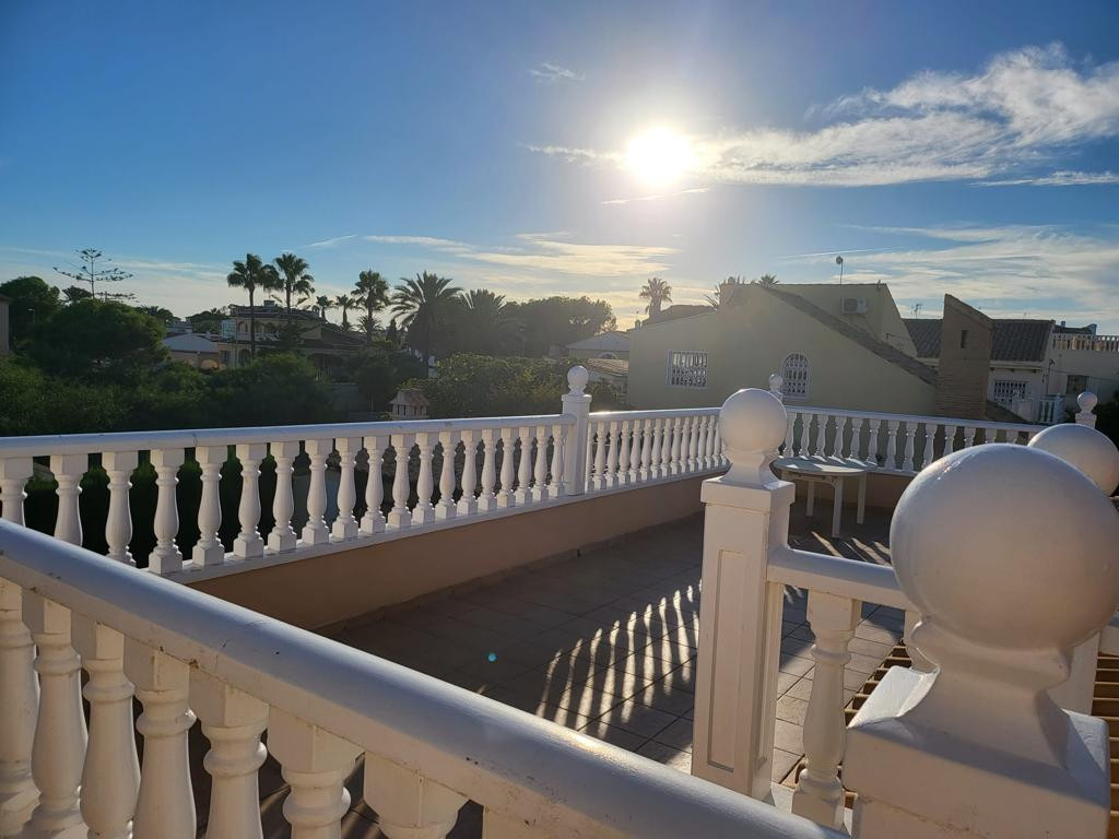 Huis te koop in Playa Flamenca | 4 slaapkamers H5295337