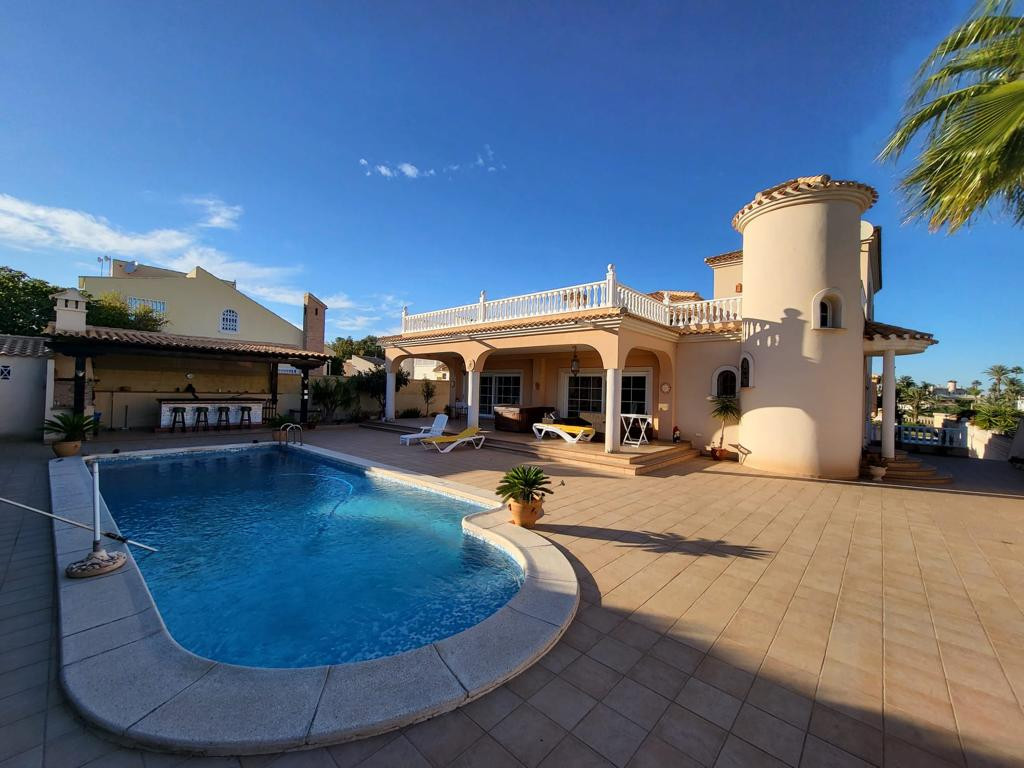 Huis te koop in Playa Flamenca | 4 slaapkamers H5295337