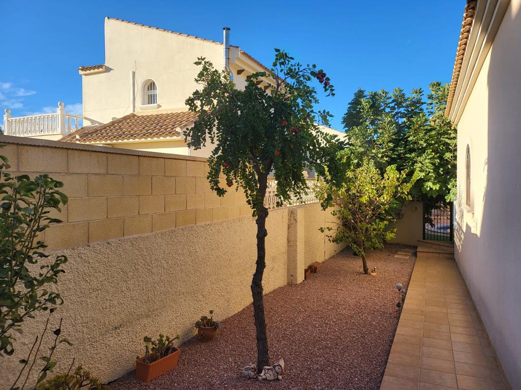 Huis te koop in Playa Flamenca | 4 slaapkamers H5295337