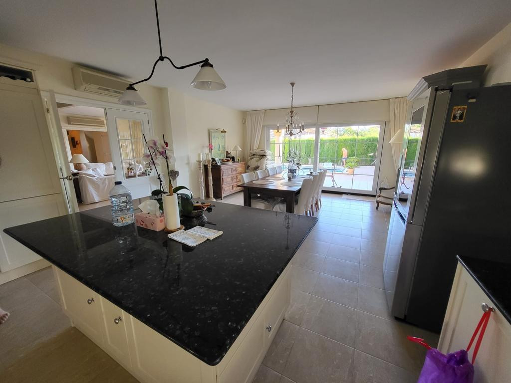 Huis te koop in Playa Flamenca | 4 slaapkamers H5295337